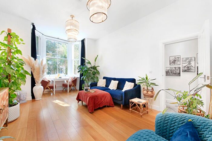 2 Bedroom Flat To Rent In Gauden Road, Clapham, SW4