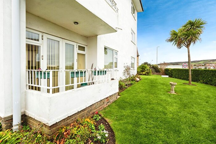 2 Bedroom Flat For Sale In Steyne Close, Seaford, BN25