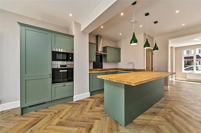 3 Bedroom Terraced House To Rent In Manor Grove, Richmond, TW9