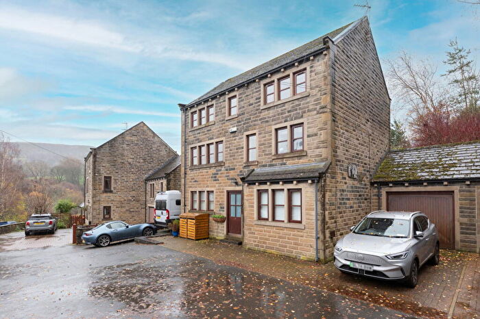 5 Bedroom Link Detached House For Sale In Old Mill Court, Hepworth, Holmfirth, HD9