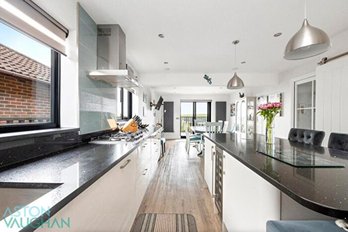 4 Bedroom Detached House For Sale In Wanderdown Road, Ovingdean, BN2