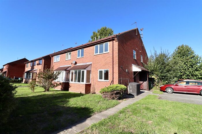 2 Bedroom Town House For Sale In Wicstun Way, Market Weighton, York, YO43