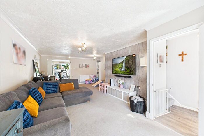 3 Bedroom End Of Terrace House For Sale In Harlech Road, Blackwater, Camberley, Hampshire, GU17