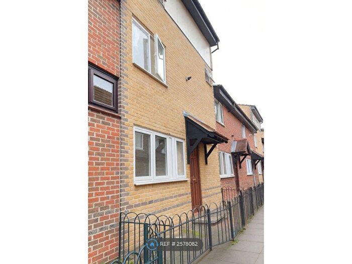 5 Bedroom Terraced House To Rent In Tiptree Crescent, Ilford, IG5