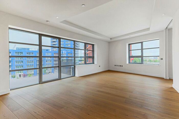 3 Bedroom Apartment To Rent In Kent Building, London City Island, E14