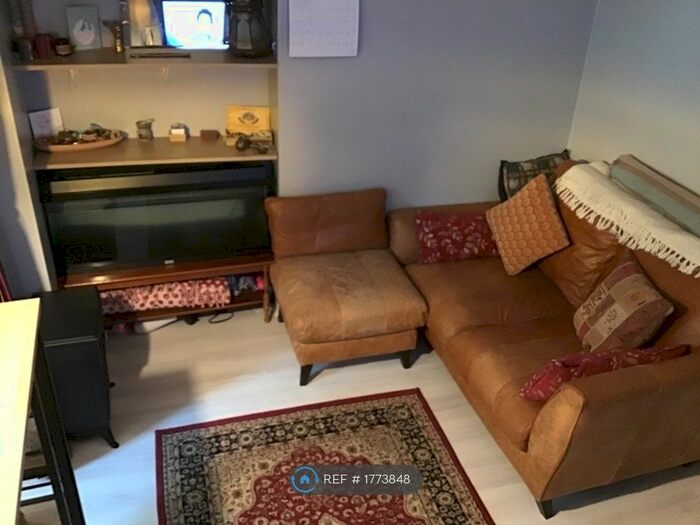 1 Bedroom Flat To Rent In Thurlow Park Road, London, SE21