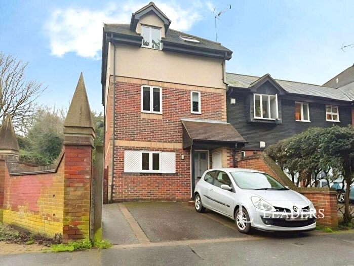 5 Bedroom End Of Terrace House For Sale In Nicholsons Grove, Colchester, Essex, CO1