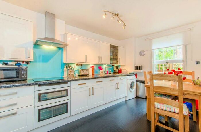 3 Bedroom Flat To Rent In Northampton Street, Canonbury, London, N1