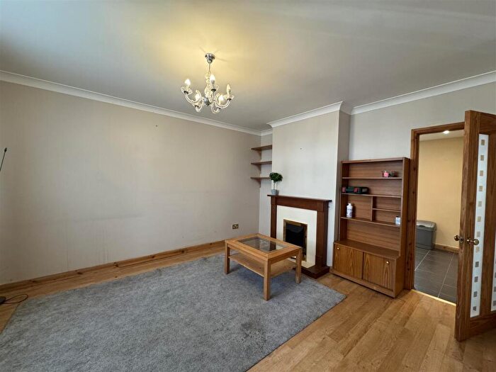 3 Bedroom House To Rent In Aire Drive, South Ockendon, RM15