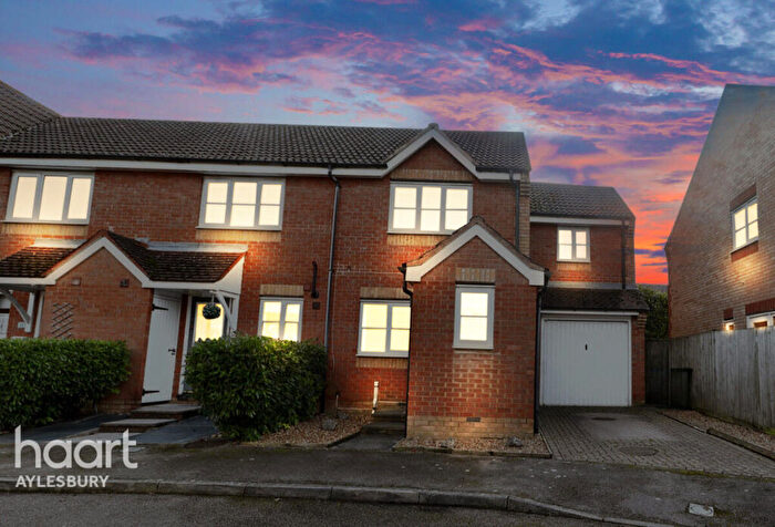 3 Bedroom End Of Terrace House For Sale In Hinds Way, Aylesbury, HP21