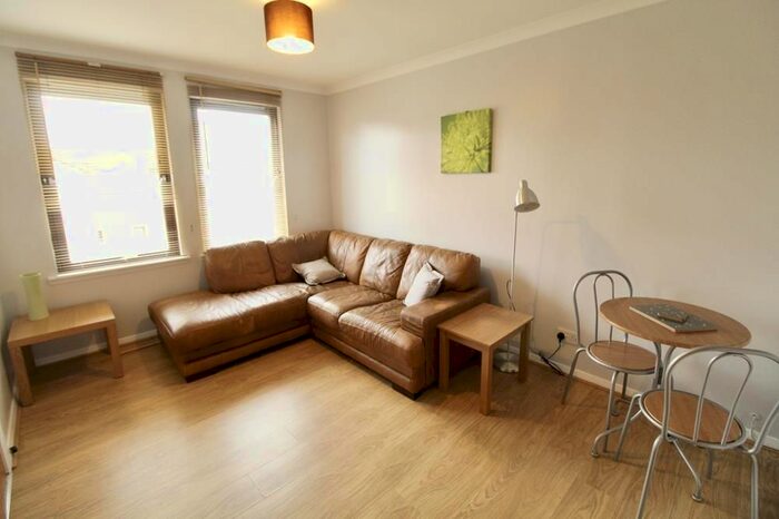 1 Bedroom Flat To Rent In Headland Court, Top Floor, AB10