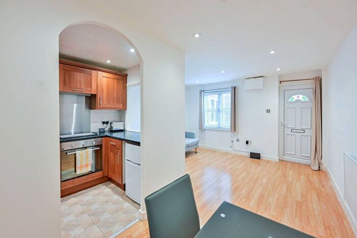 1 Bedroom Flat To Rent In Abingdon Close, Bermondsey, London, SE1
