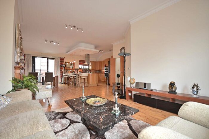 2 Bedroom Apartment To Rent In Penthouse At The Pinnacle, Cottage Terrace, NG1
