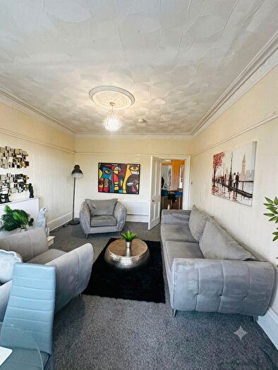 2 Bedroom Flat To Rent In Alexandra Parade, Dennistoun, G31