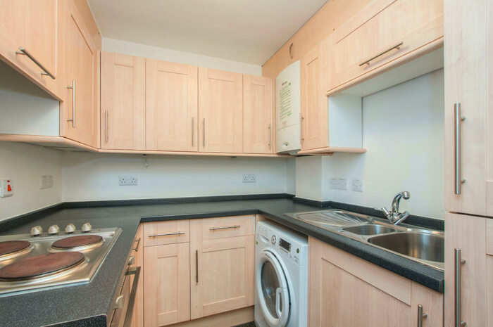 1 Bedroom Flat To Rent In Broadway Court, A Broadway, Maidenhead, SL6