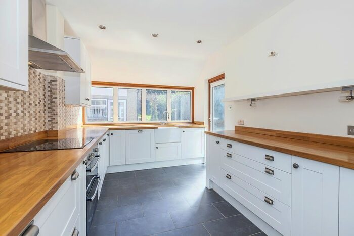 3 Bedroom Semi-Detached House To Rent In Shrewsbury Lane, London, SE18