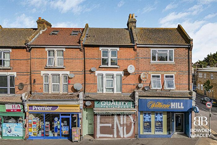 1 Bedroom Flat For Sale In Hainault Road, London, E11