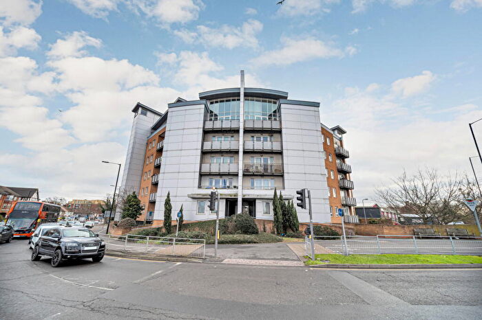 1 Bedroom Flat For Sale In Bath Road, Slough, SL1