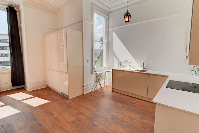 1 Bedroom Apartment For Sale In Holly Walk, Leamington Spa, CV32
