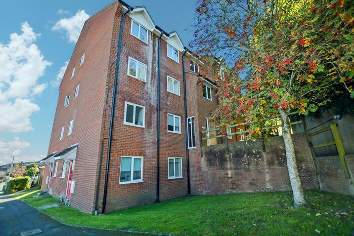 1 Bedroom Flat To Rent In Sarum Close, Salisbury, SP2