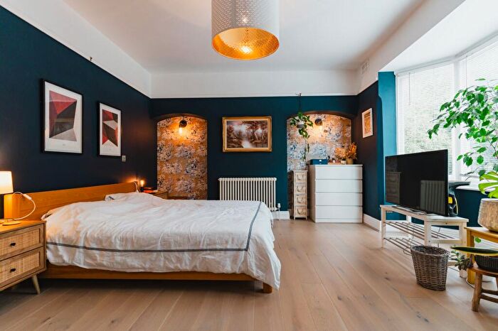 5 Bedroom Terraced House For Sale In Westcotes Drive, Leicester, LE3