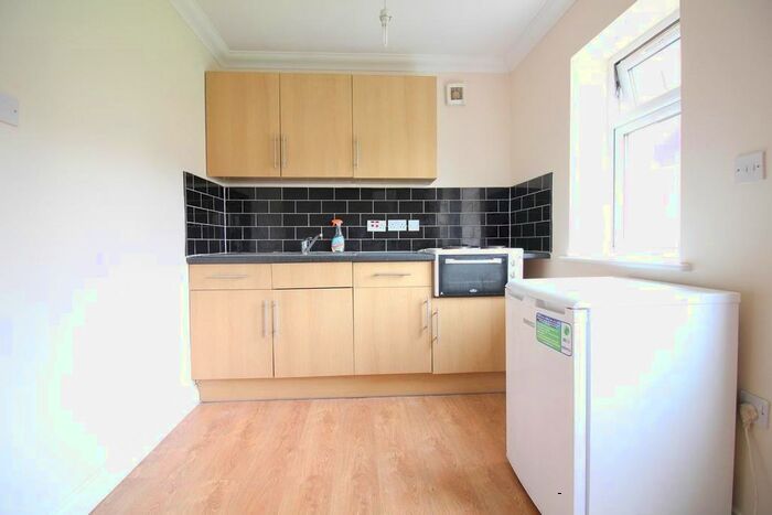 Studio To Rent In Staines Road, Hounslow, TW3