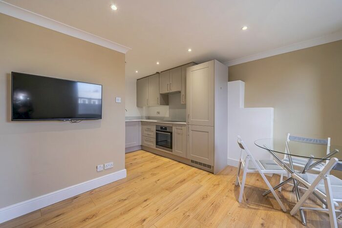 1 Bedroom Flat To Rent In Earls Court Road, London, W8