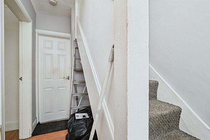 3 Bedroom Terraced House For Sale In Severn Street, Hull, HU8