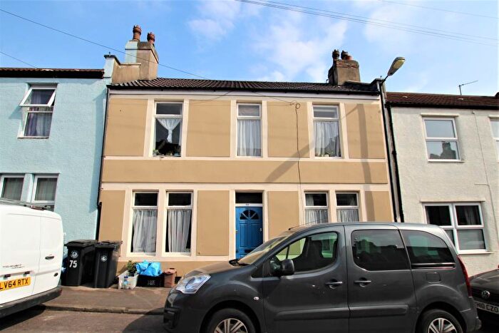 3 Bedroom Terraced House To Rent In St Werburghs Park - St Werburghs, BS2
