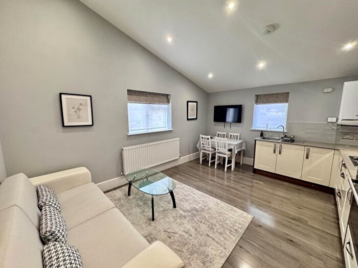 2 Bedroom Apartment To Rent In Gedling Grove, Arboretum, NG7