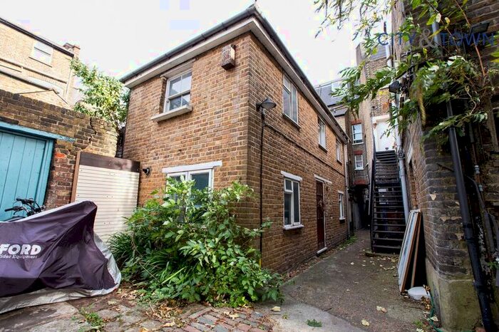 2 Bedroom Maisonette To Rent In Rear Of Stoke Newington High Street, Stoke Newington, N16