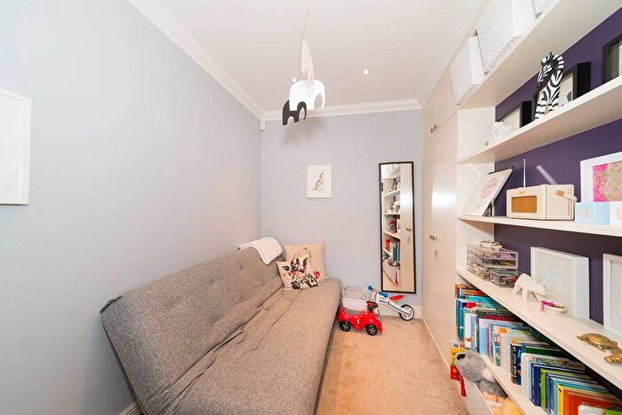 2 Bedroom Flat For Sale In Cavendish Road, Clapham South, London, SW12