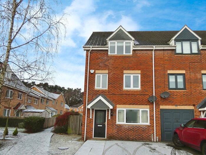 3 Bedroom Semi Detached House To Rent In Scholars Way, Berry Hill, Mansfield, NG18