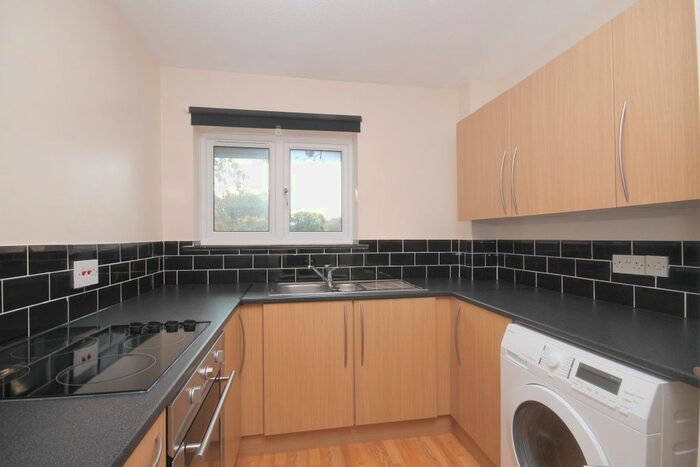 1 Bedroom Flat To Rent In Heron Court, Willowmead, Dorking RH4