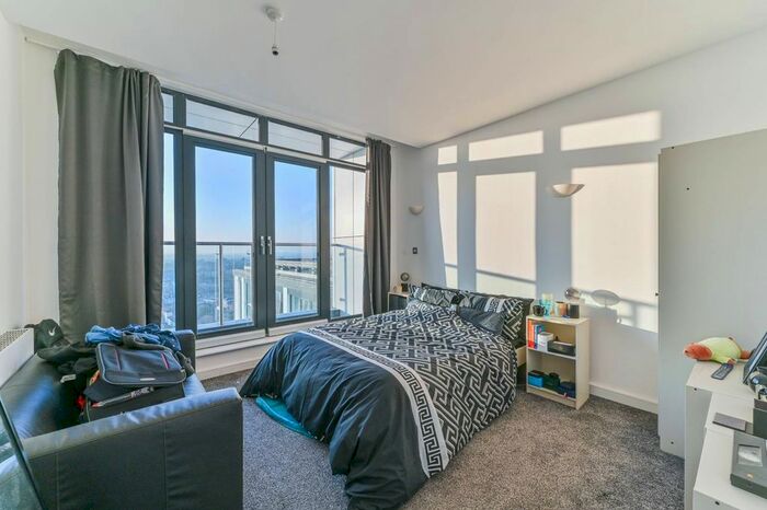 3 Bedroom Flat To Rent In Masons Avenue, Central Croydon, Croydon, CR0