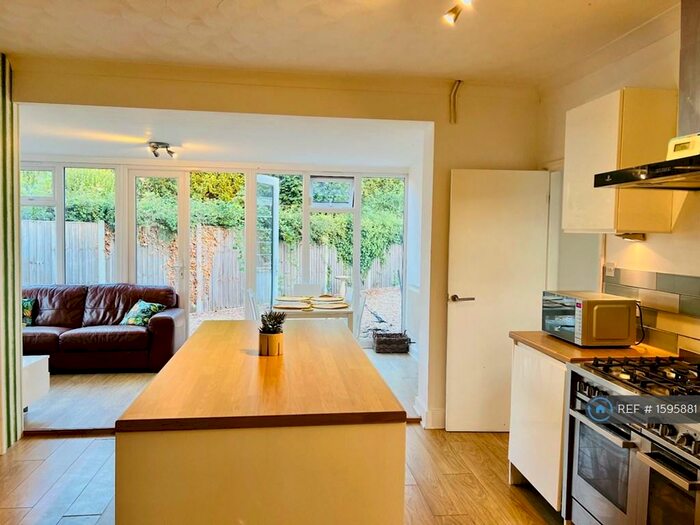 4 Bedroom Bungalow To Rent In De Hague Rd, Norwich, NR4