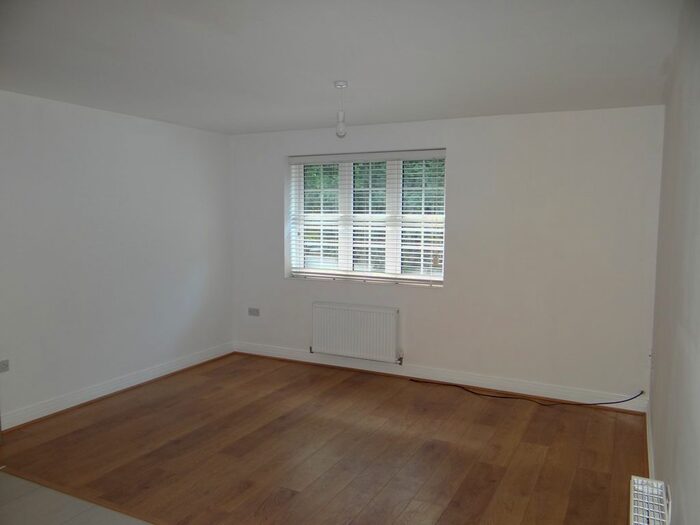 2 Bedroom Flat To Rent In Brudenell Close, Amersham, Amersham, HP6