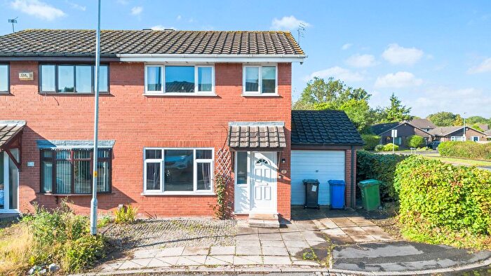 3 Bedroom Semi-detached House For Sale In Marlow Close, Birchwood, WA3