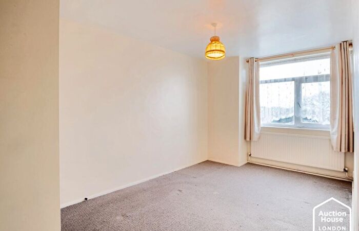2 Bedroom Flat For Sale In Flat Mayflower House, The Drive, Great Warley, Brentwood, Essex, CM13