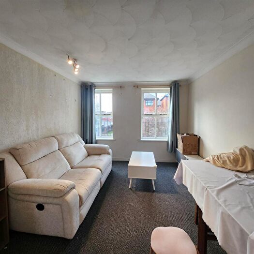 3 Bedroom Flat To Rent In Heron Street, Manchester, M15