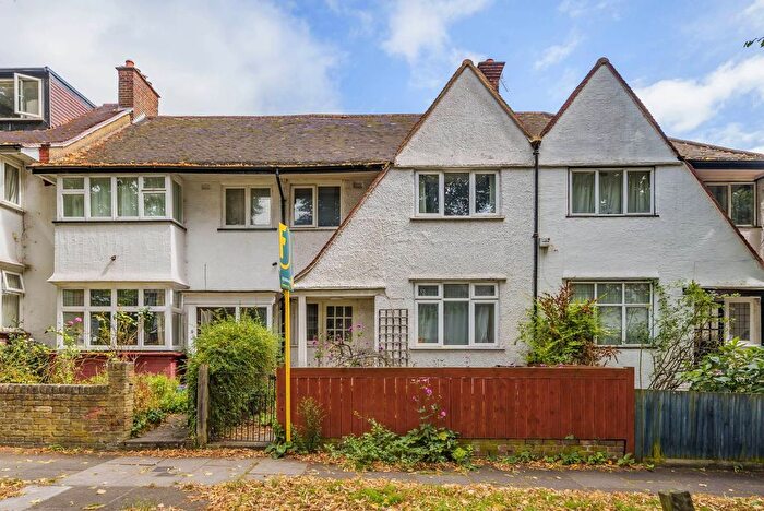 4 Bedroom Flat To Rent In Park Drive, Gunnersbury, London, W3