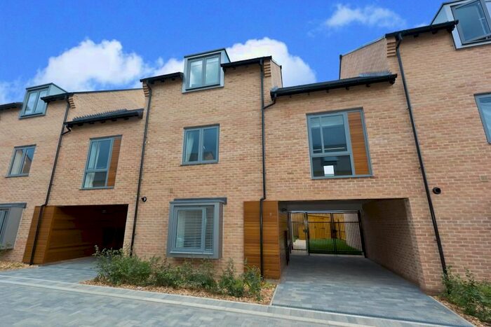 4 Bedroom Link Detached House To Rent In Huntsman Road, Trumpington, Cambridge, CB2