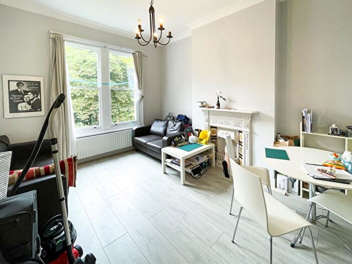 2 Bedroom Flat To Rent In First Floor Rear, Dartmouth Road, Kilburn, NW2