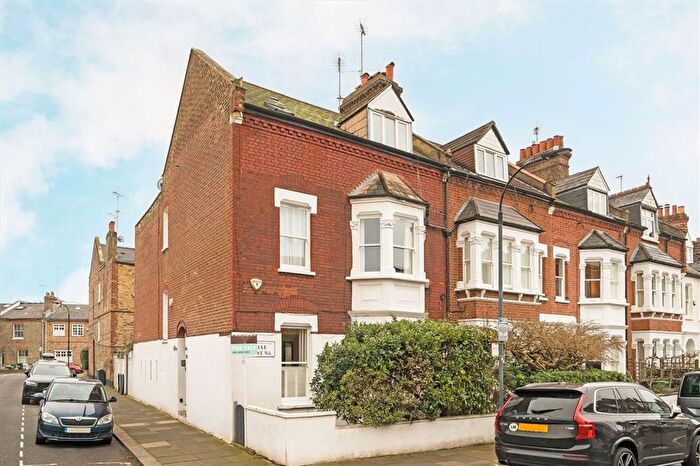 2 Bedroom Flat For Sale In Dorville Crescent, Ravenscourt Park, W6