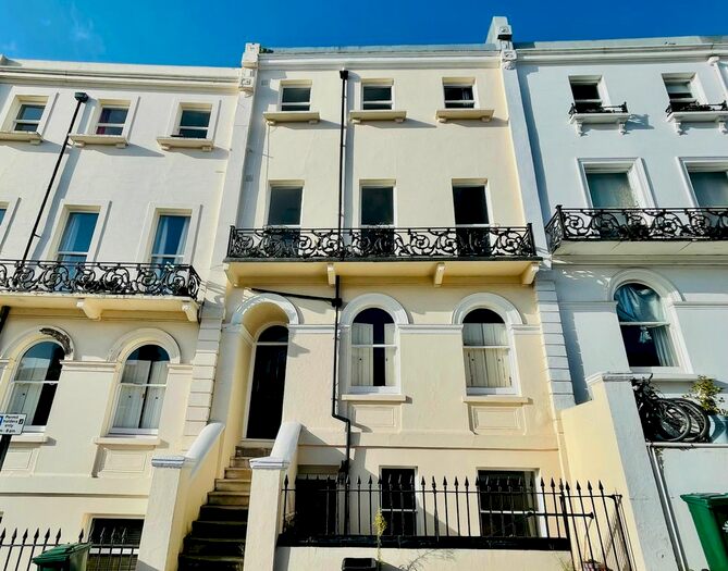 2 Bedroom Flat To Rent In Roundhill Crescent, Brighton, BN2