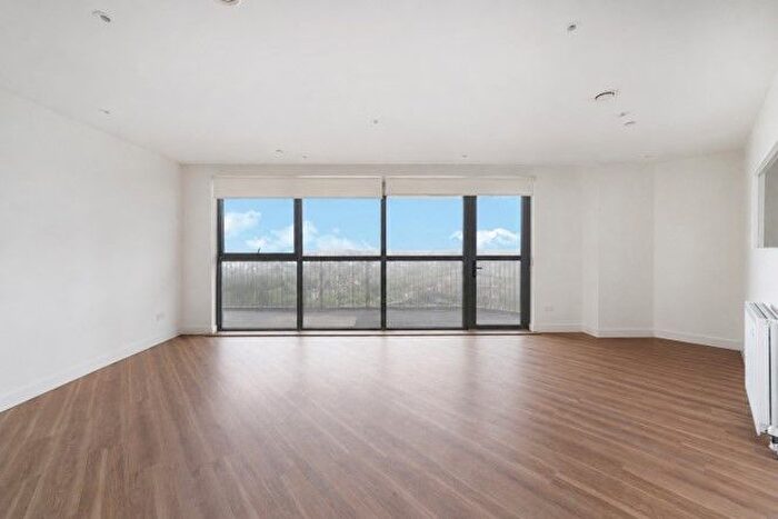 2 Bedroom Flat For Sale In Union Way, London, NW10
