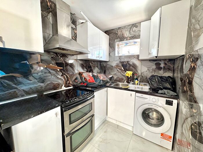 1 Bedroom Studio To Rent In Kingshill Avenue, Northolt, UB5