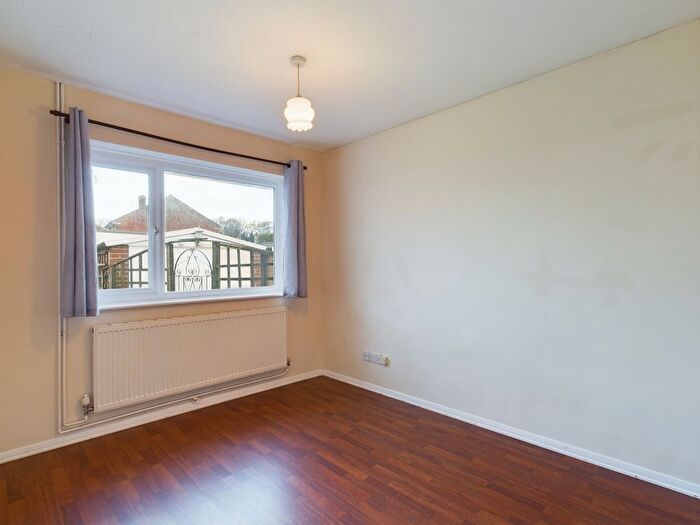 2 Bedroom Bungalow To Rent In Meadowbrook Road, Ashford, TN24