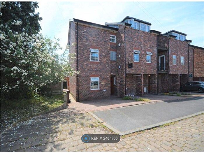 2 Bedroom Flat To Rent In New Beech Court, Stockport, SK4