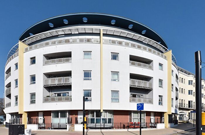 2 Bedroom Flat To Rent In Royal View, Grand Parade, Brighton, BN2